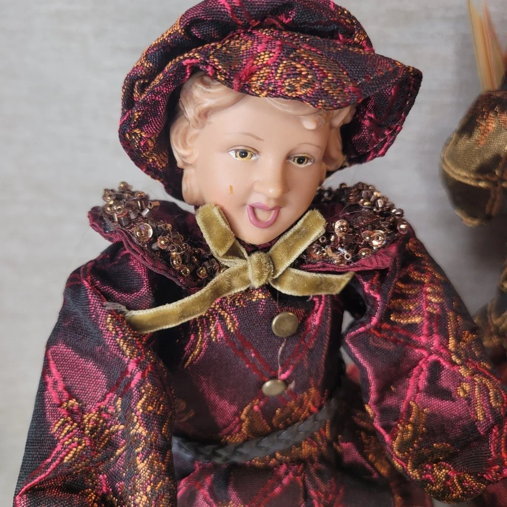 Paul Minor Victorian Christmas Caroler Family Set 4 NWT Mom Dad Boy Girl RARE